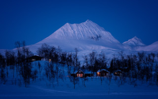 Snowy mountain house foreground trees - a snowy mountain free wallpaper for desktop