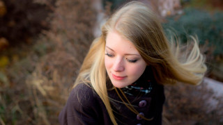 Blonde woman outdoors portrait jewelry - she free wallpaper