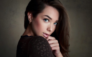 Elina karimova blue eyes brown - a brown sweater free wallpaper