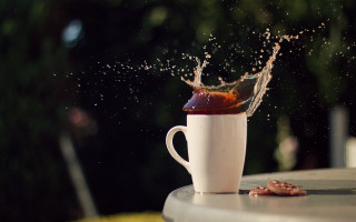 Coffee splash water motion blur - motion blur free wallpaper