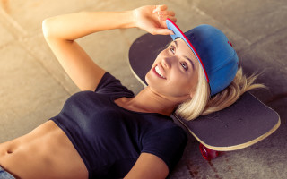 Woman skateboard hat blonde ponytail - a skateboard free wallpaper