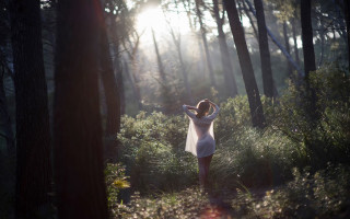 Woman forest white dress figuration - figuration libre free wallpaper