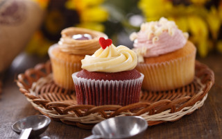 Basket cupcakes spoon heart food - a basket free wallpaper for desktop