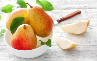 Pear bowl knife leaves wooden - verdadism free wallpaper