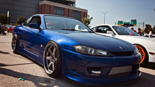 Blue car white car parking - glossy free wallpaper