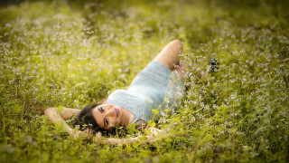Woman field flower grass sunlight - ayshia taşkın free wallpaper