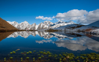 Mountain lake snow peak person - the edge free wallpaper