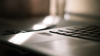 Laptop keyboard glass water blurry - a glass of water free wallpaper