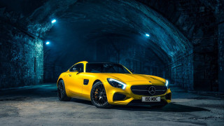 Yellow mercedes sls tunnel night - a tunnel free wallpaper for desktop
