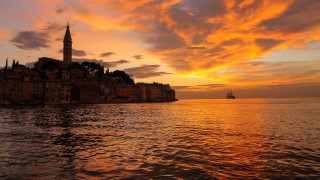 Sunset city boat sailboat magic - alen divi free wallpaper