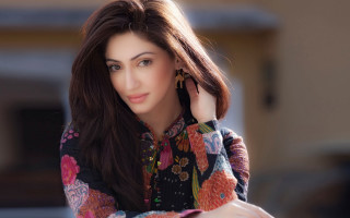 Woman longhair colorfulshirt posing ellaguru - free flowers wallpaper