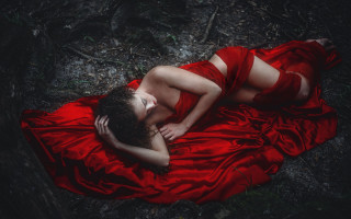 Woman red dress woods starry - a red blanket free wallpaper