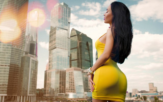 Yellow dress city skyline ferris - a bright sun free wallpaper