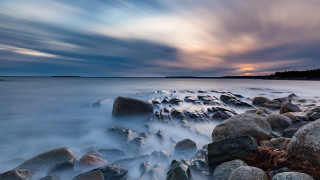 Rocky beach mountains misty sky - a rocky beach free wallpaper for desktop