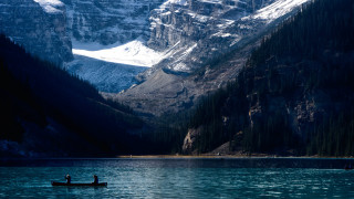 Couple boat lake mountains trees - tranquil free wallpaper