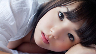 Young girl laying bed hands - a young girl free wallpaper