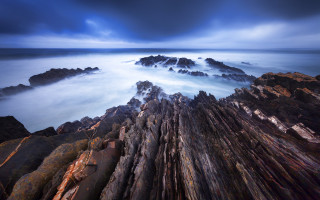 Rocky shore water mountains sky - a rocky shore free wallpaper