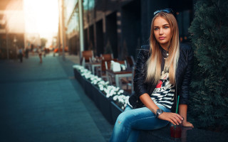 Woman sitting wall blonde blue - fashion free wallpaper