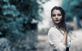 Woman long hair rain blowing - the rain free wallpaper