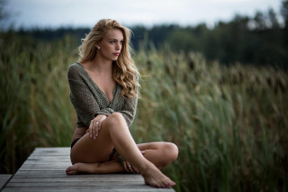 Woman dock blonde nature portrait - tall grass and trees free wallpaper