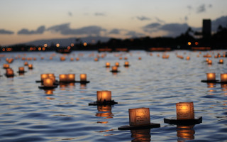 Candles floating watercity night sunset - many free wallpaper