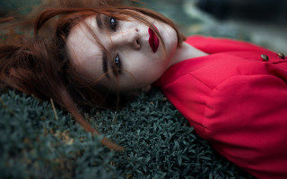 Red hair woman laying outdoors - her chest free wallpaper for desktop