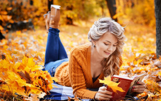 Woman reading autumn leaves tree - her foot free wallpaper