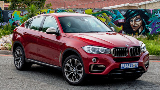 Red bmw suv graffiti wall - a graffiti free wallpaper