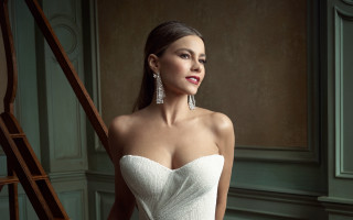 Elegant white dress green walls - elegant free wallpaper