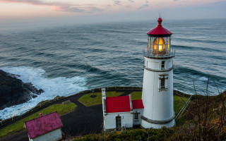 Lighthouse cliff sunset ocean redroof - a cliff free wallpaper