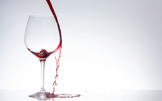 Wine glass red wine splash - the glass free wallpaper