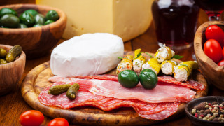 Wooden cutting board meat vegetables - cutting free wallpaper