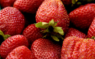 Strawberries leaves stem closeup impressionism - strawberry free wallpaper