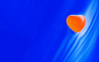 Heart balloon blue background white - balloon free wallpaper for desktop