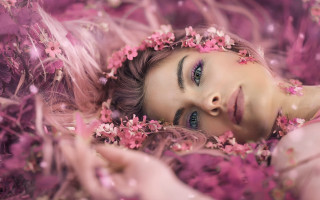 Pink flowers hair bed photorealistic - dreamlike free wallpaper