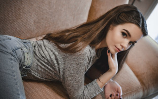 Woman couch cellphone rococo fishnets - livia prima free wallpaper