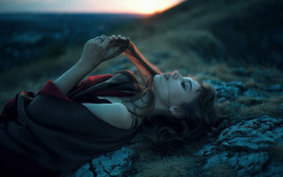 Rocky hillside woman blurry depth - a rocky hillside free wallpaper