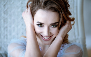 Smiling woman blue eyes hands - daphne mcclure free wallpaper for desktop