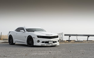 White car road fence water - a white car free wallpaper