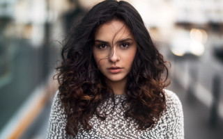 Ayshia taskin curly hair serious - curly free wallpaper