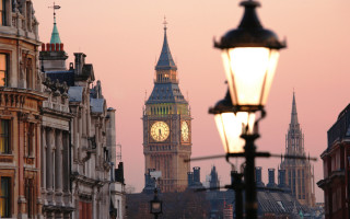 London streetlight clocktower dusk pinksky - a street light free wallpaper