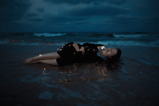 Beach night surreal water woman - chen rong free wallpaper