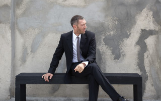 Man suit bench hand hip - his foot free wallpaper for desktop