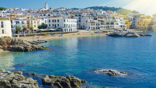 Bascove beach cityscape boat water - a bunch of buildings free wallpaper