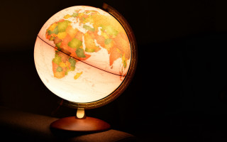 Globe wooden stand light dark - image free wallpaper
