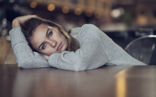 Woman smiling portrait indoor bokeh - a smile free wallpaper