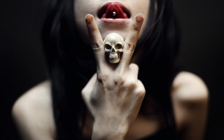 Gothic woman skull ring tongue - a tongue free wallpaper