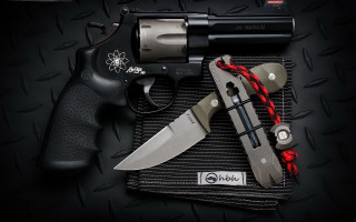 Gun knife sheath revolver red - product photography free wallpaper