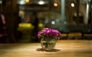 Purple flowers vase wooden table - a wooden table next free wallpaper