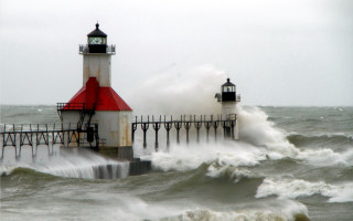 Lighthouse waves clock background stormy - a lighthouse free wallpaper